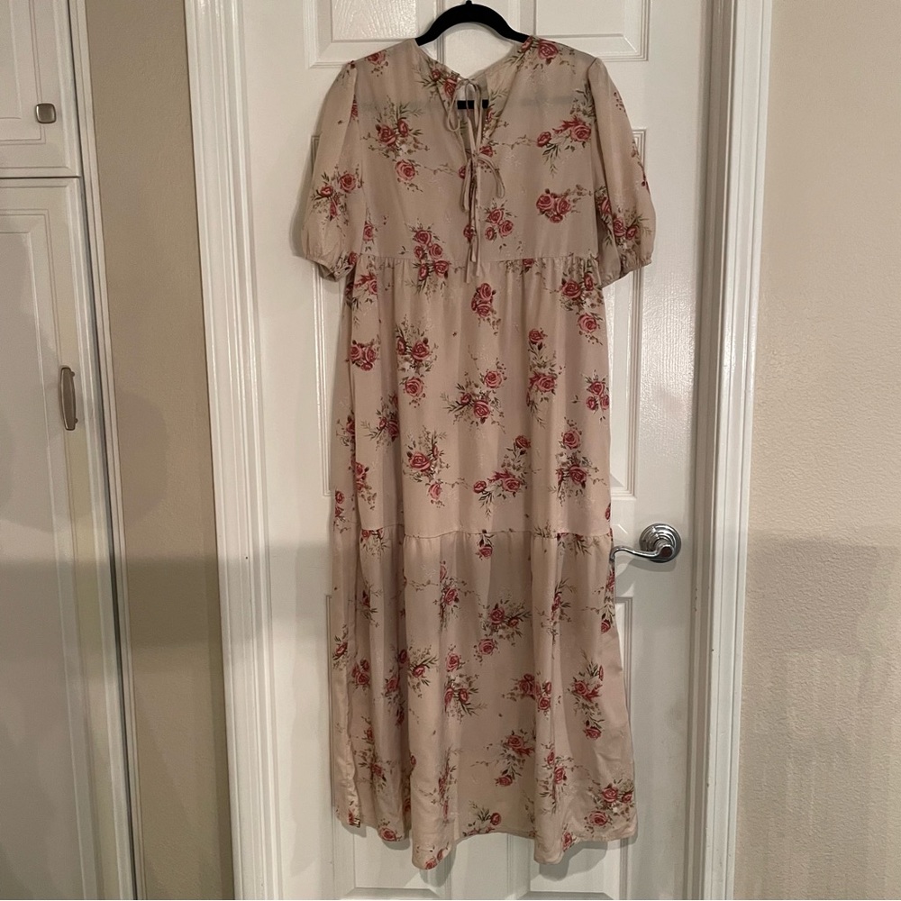 En Saison Beige Floral Maxi Dress with Red Rose Print - Picture 2 of 3